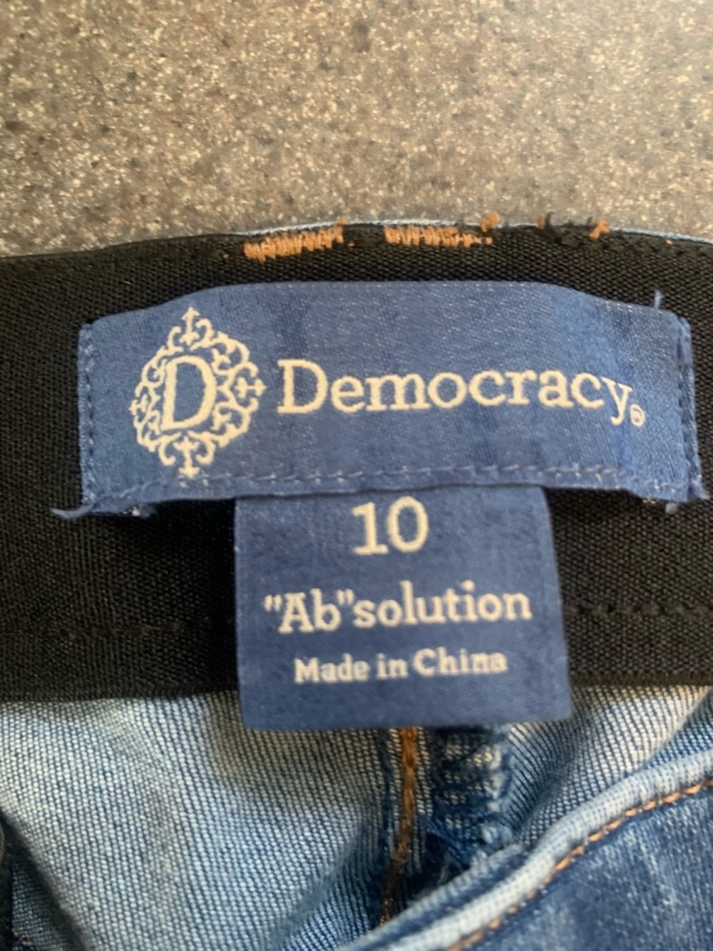 Democracy Ab Solution Jeans Size 10 Stretch Slimming Mid Wash Denim Comfort Fit - Picture 2 of 5